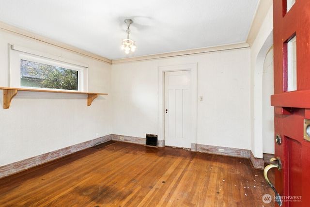 5627 44th Avenue SW, Seattle, WA 98136