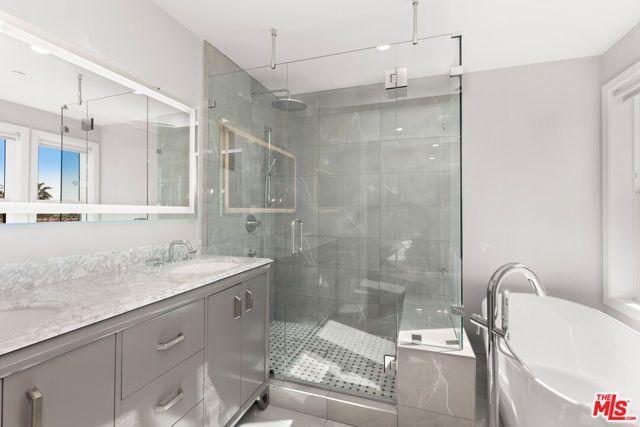 849 N Alta Vista Boulevard 1, Los Angeles, CA 90046
