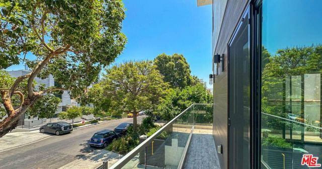 849 N Alta Vista Boulevard 1, Los Angeles, CA 90046