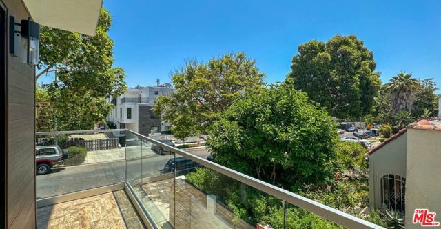 849 N Alta Vista Boulevard 1, Los Angeles, CA 90046