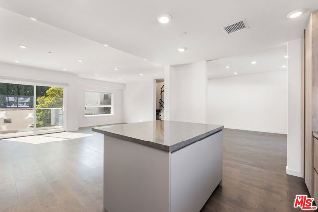 849 N Alta Vista Boulevard 1, Los Angeles, CA 90046
