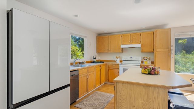 2130 NE Edwin Court, Poulsbo, WA 98370