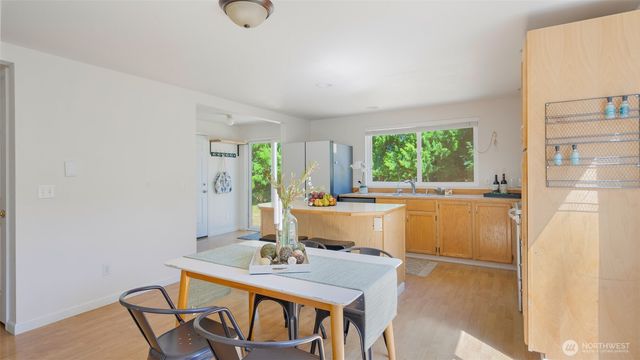 2130 NE Edwin Court, Poulsbo, WA 98370