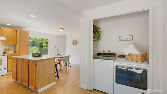 2130 NE Edwin Court, Poulsbo, WA 98370