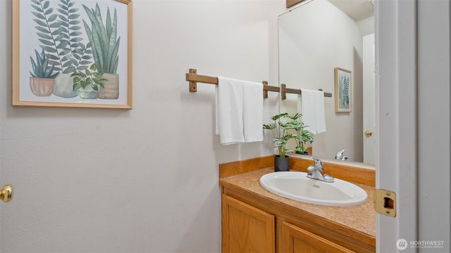 2130 NE Edwin Court, Poulsbo, WA 98370