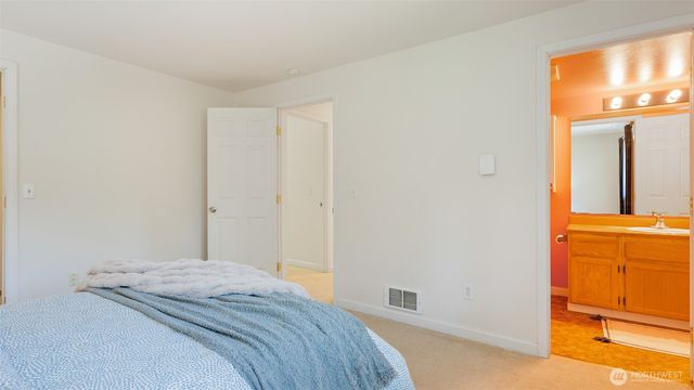 2130 NE Edwin Court, Poulsbo, WA 98370