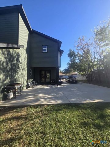 724 Ramsey Avenue, Rockdale, TX 76567