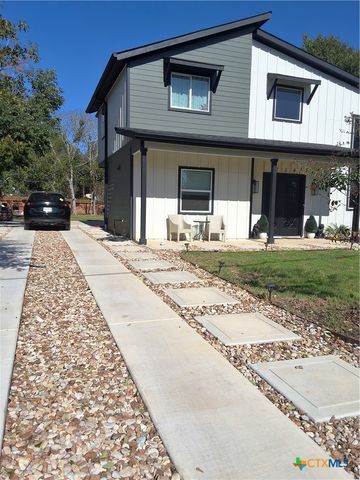 724 Ramsey Avenue, Rockdale, TX 76567