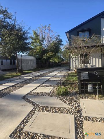 724 Ramsey Avenue, Rockdale, TX 76567