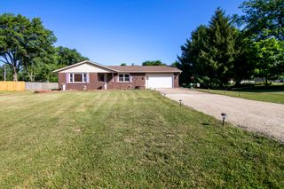 1005 PAUL Drive, St. Anne, IL 60964