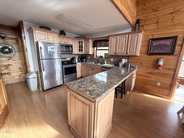 3767 Old Mountain Raod Road, Sevierville, TN 37876