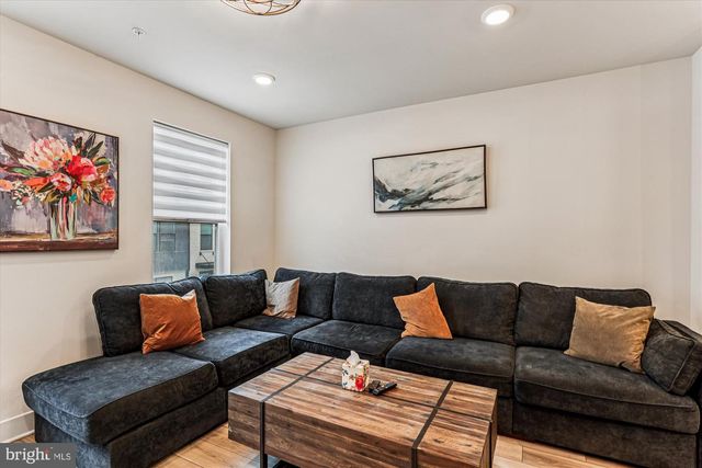 112 GLASS LN, Baltimore, MD 21230