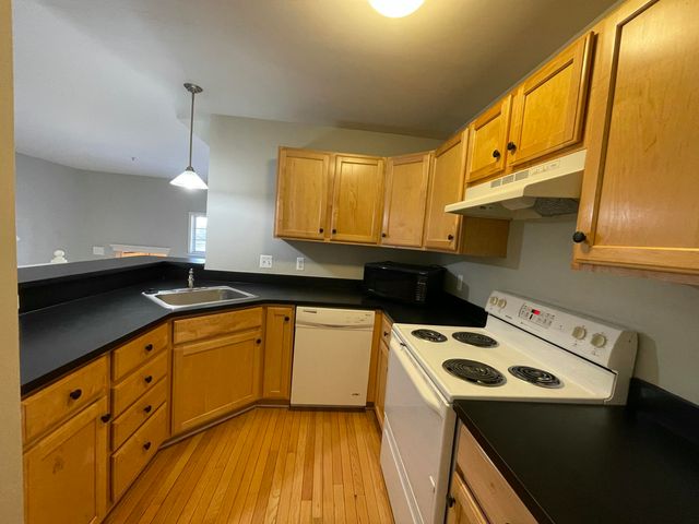 2838 Barclay Way, Ann Arbor, MI 48105