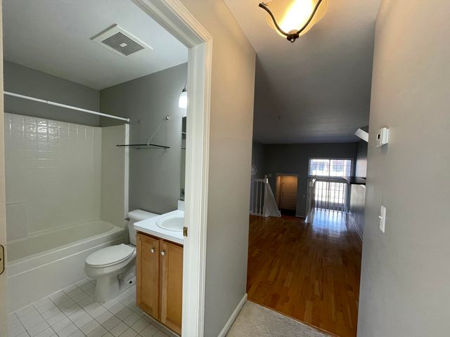 2838 Barclay Way, Ann Arbor, MI 48105