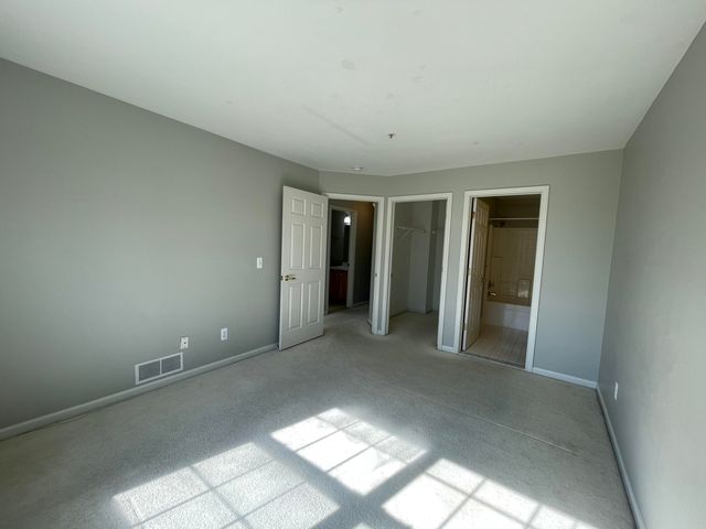 2838 Barclay Way, Ann Arbor, MI 48105