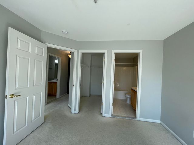 2838 Barclay Way, Ann Arbor, MI 48105