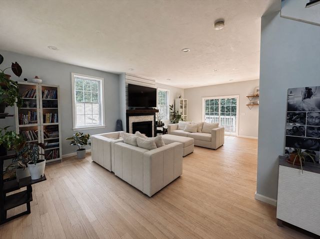 368 Dudley Oxford Rd, Dudley, MA 01571