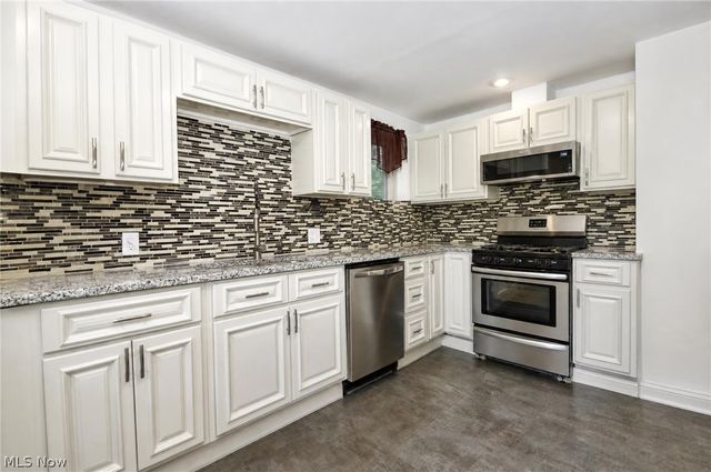 3186 Oak Road, Cleveland Heights, OH 44118