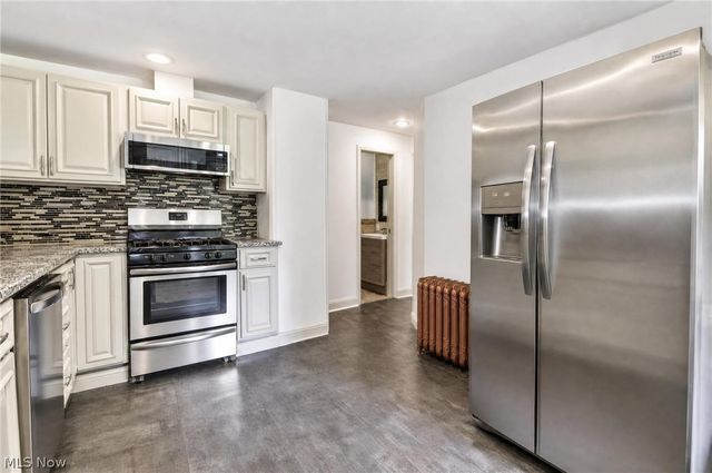 3186 Oak Road, Cleveland Heights, OH 44118