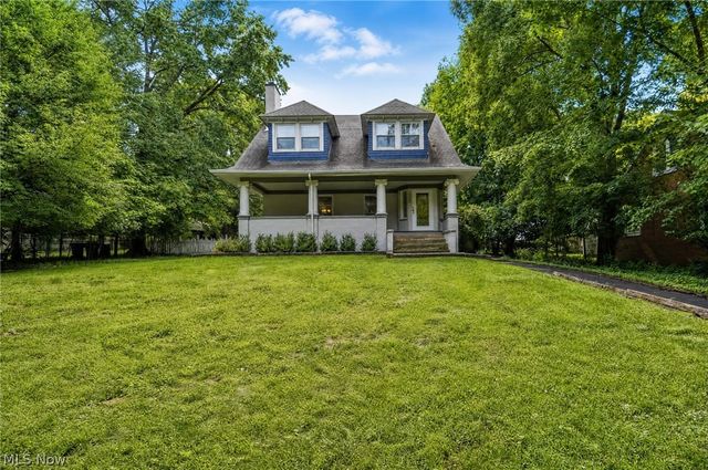 3186 Oak Road, Cleveland Heights, OH 44118