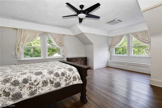 3186 Oak Road, Cleveland Heights, OH 44118