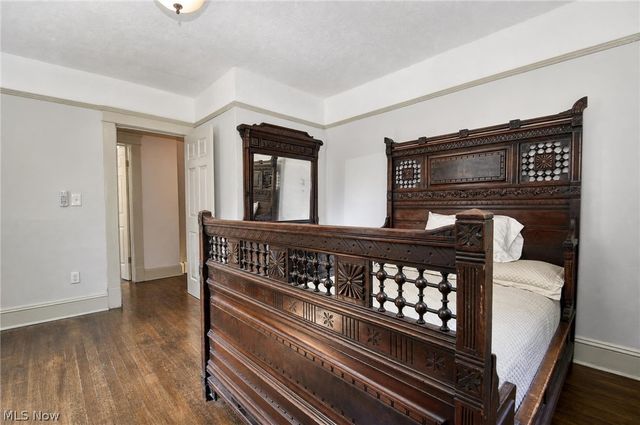 3186 Oak Road, Cleveland Heights, OH 44118