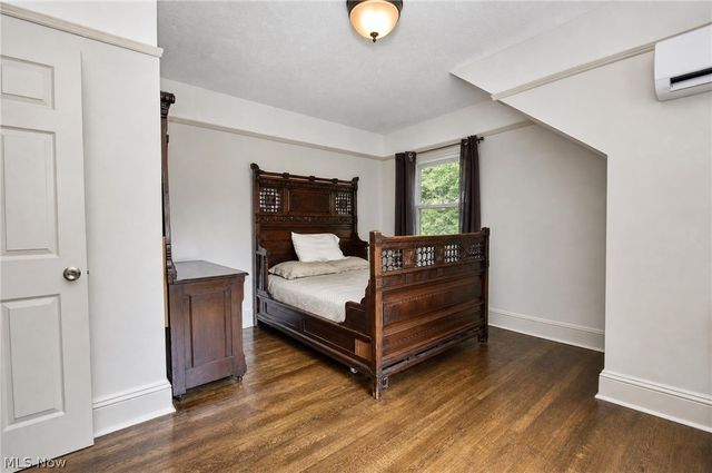 3186 Oak Road, Cleveland Heights, OH 44118