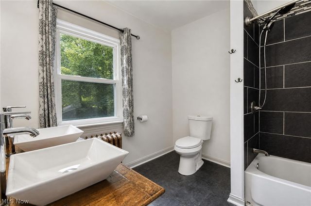 3186 Oak Road, Cleveland Heights, OH 44118