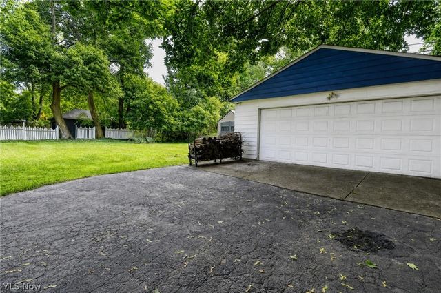 3186 Oak Road, Cleveland Heights, OH 44118