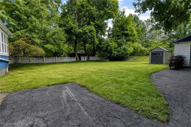 3186 Oak Road, Cleveland Heights, OH 44118