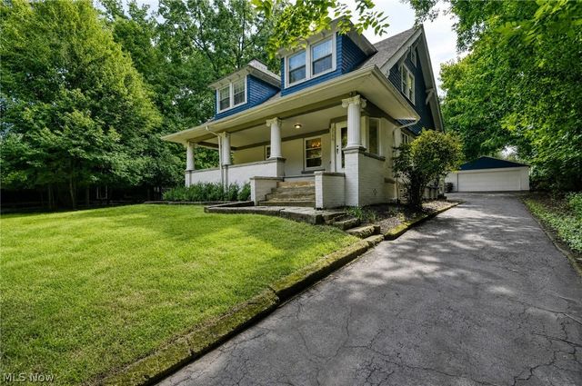 3186 Oak Road, Cleveland Heights, OH 44118