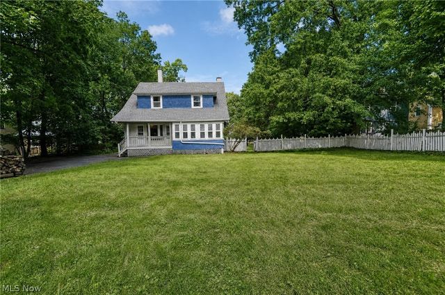 3186 Oak Road, Cleveland Heights, OH 44118