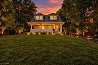 3186 Oak Road, Cleveland Heights, OH 44118