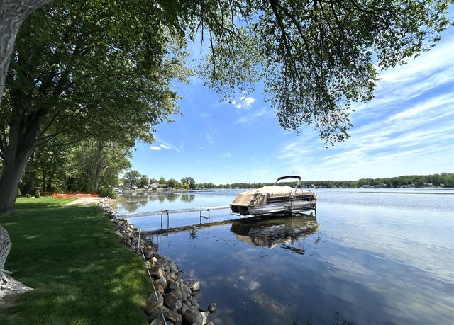 9547 Crestline Drive, Pinckney, MI 48169