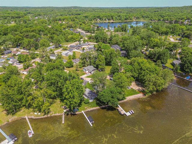 9547 Crestline Drive, Pinckney, MI 48169