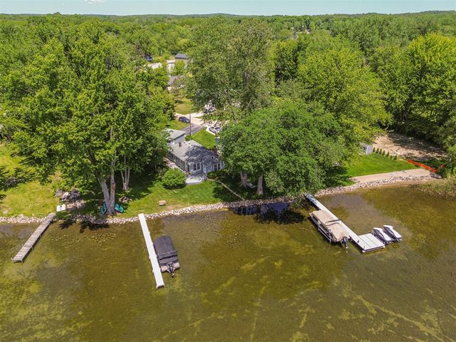 9547 Crestline Drive, Pinckney, MI 48169
