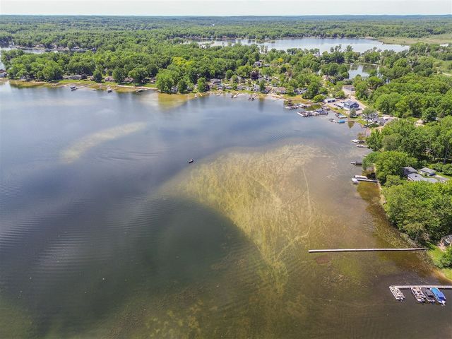 9547 Crestline Drive, Pinckney, MI 48169