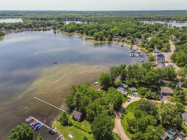 9547 Crestline Drive, Pinckney, MI 48169