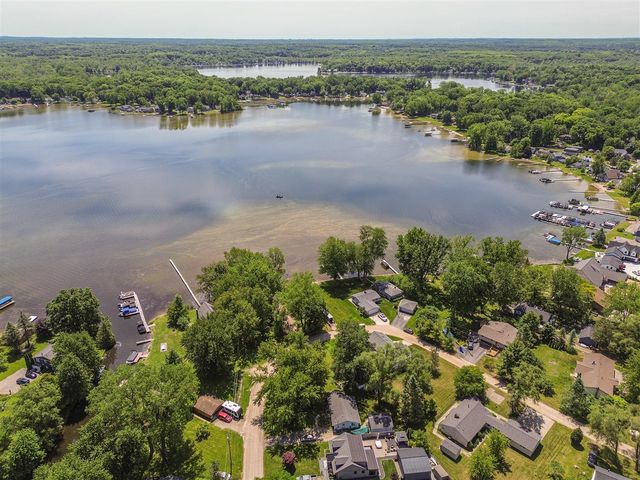 9547 Crestline Drive, Pinckney, MI 48169