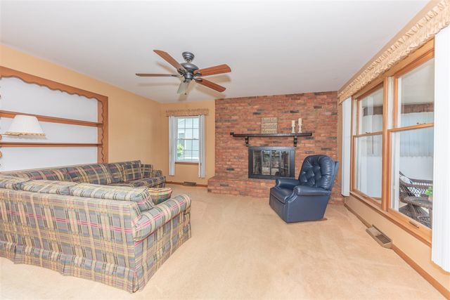 9547 Crestline Drive, Pinckney, MI 48169