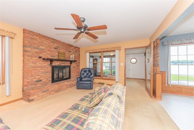 9547 Crestline Drive, Pinckney, MI 48169