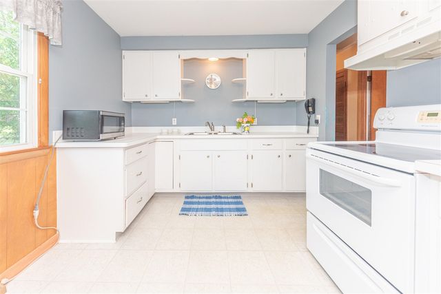 9547 Crestline Drive, Pinckney, MI 48169