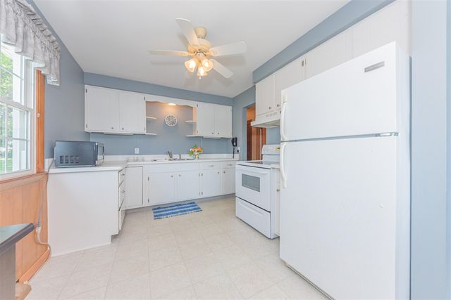 9547 Crestline Drive, Pinckney, MI 48169