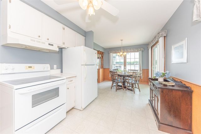 9547 Crestline Drive, Pinckney, MI 48169