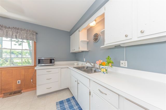 9547 Crestline Drive, Pinckney, MI 48169