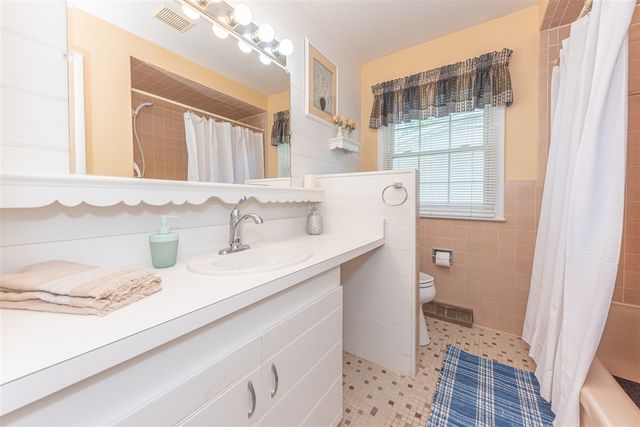 9547 Crestline Drive, Pinckney, MI 48169