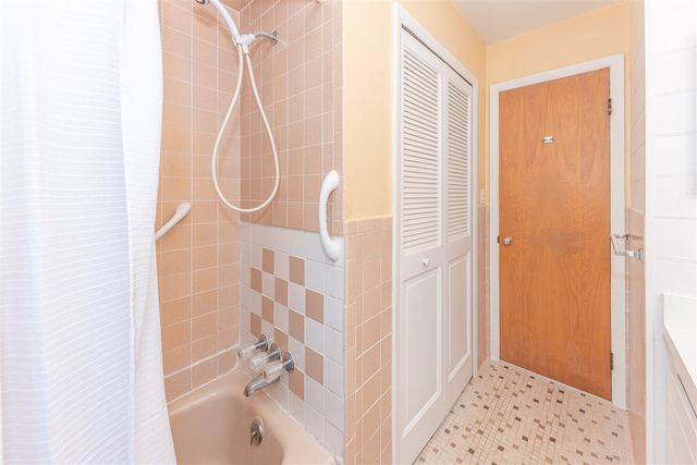 9547 Crestline Drive, Pinckney, MI 48169