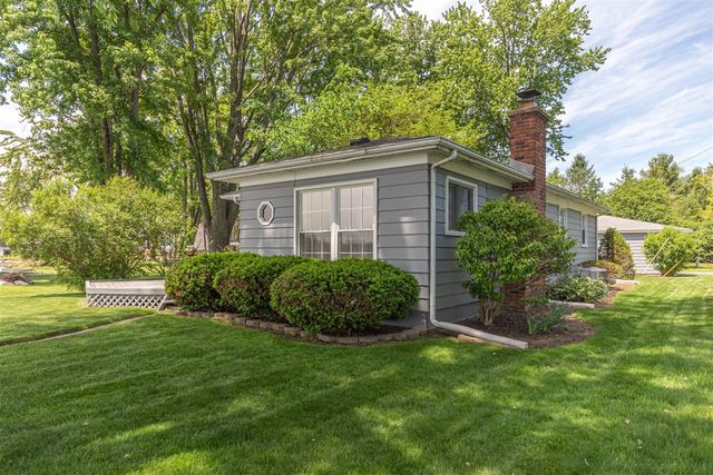 9547 Crestline Drive, Pinckney, MI 48169