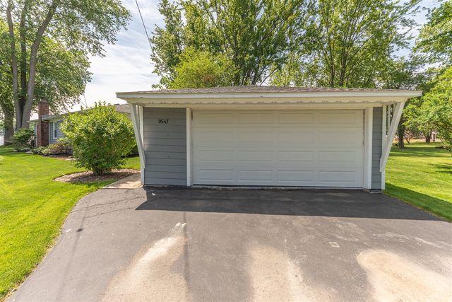 9547 Crestline Drive, Pinckney, MI 48169