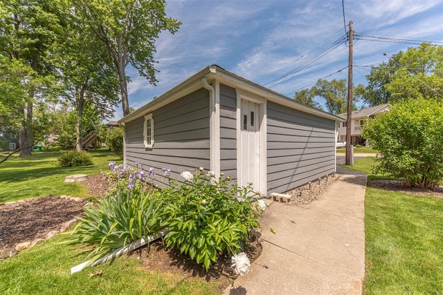 9547 Crestline Drive, Pinckney, MI 48169